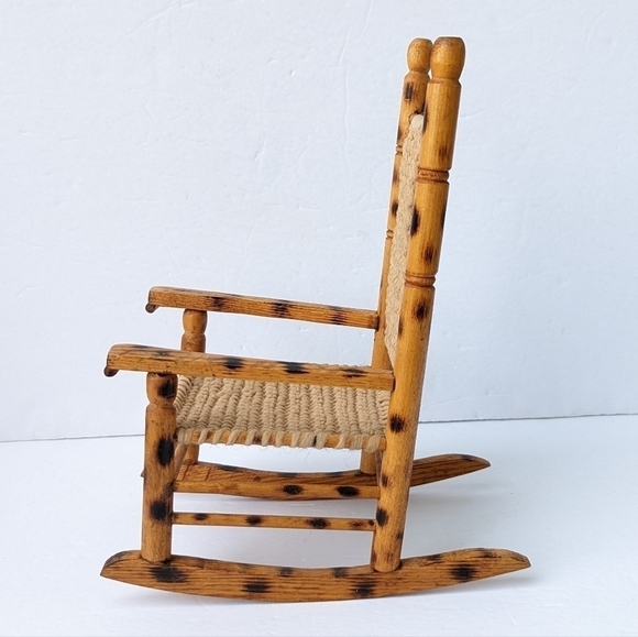 Vintage doll rocking chair - Picture 3 of 7